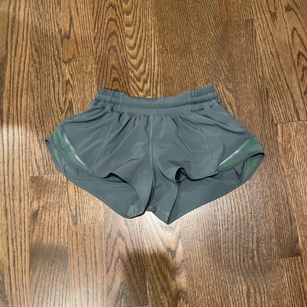 Lululemon Hotty Hot Low Rise Short 2.5”
